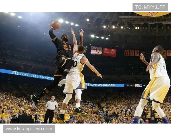 2013年总决赛第六场：热火在詹姆斯的带领下，经历加时逆转雷霆，最终以95-88获得冠军，詹姆斯荣膺FMVP。