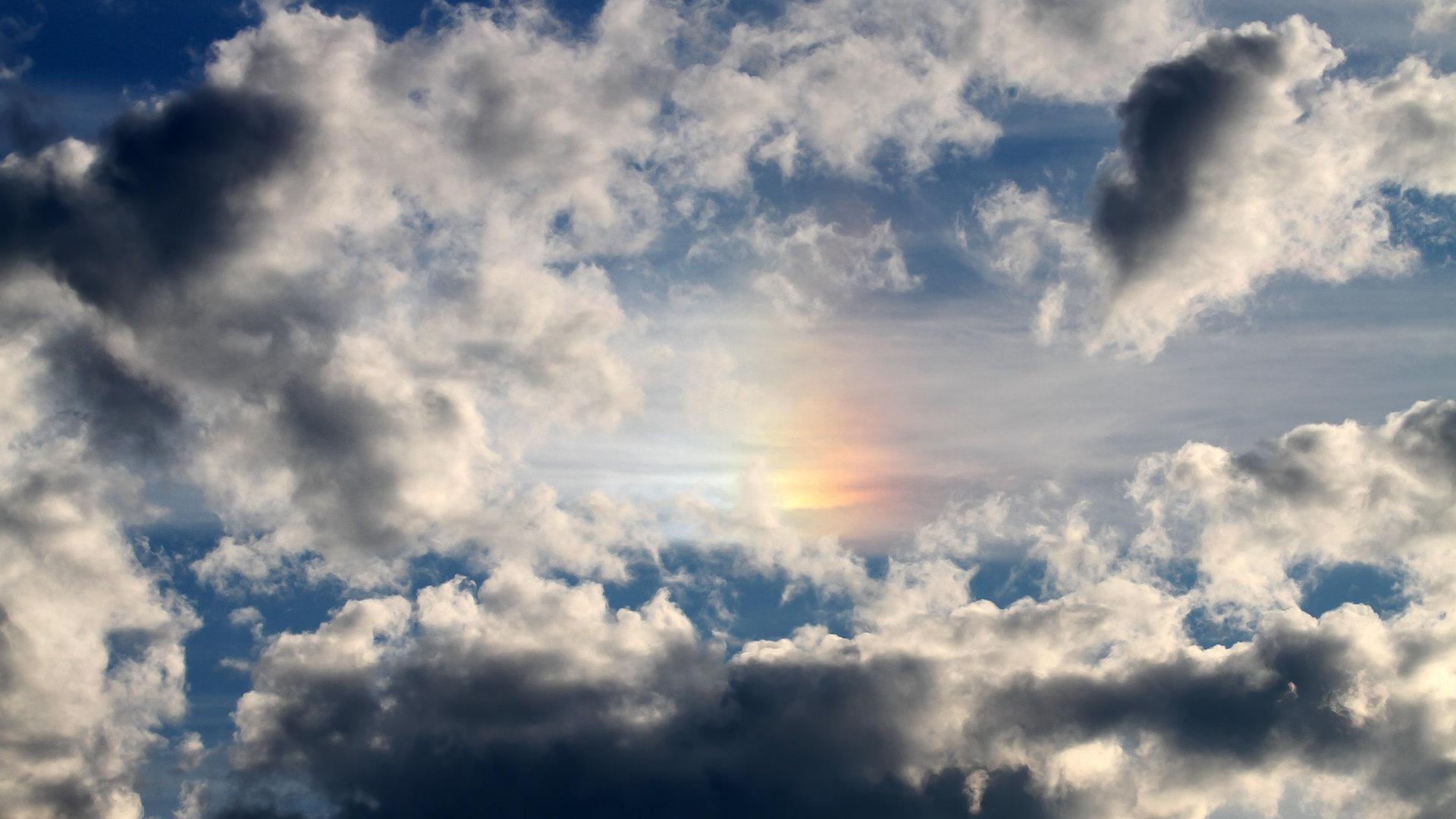 乐鱼体育平台官网-英超激烈争夺，几支豪门角逐榜首宝座